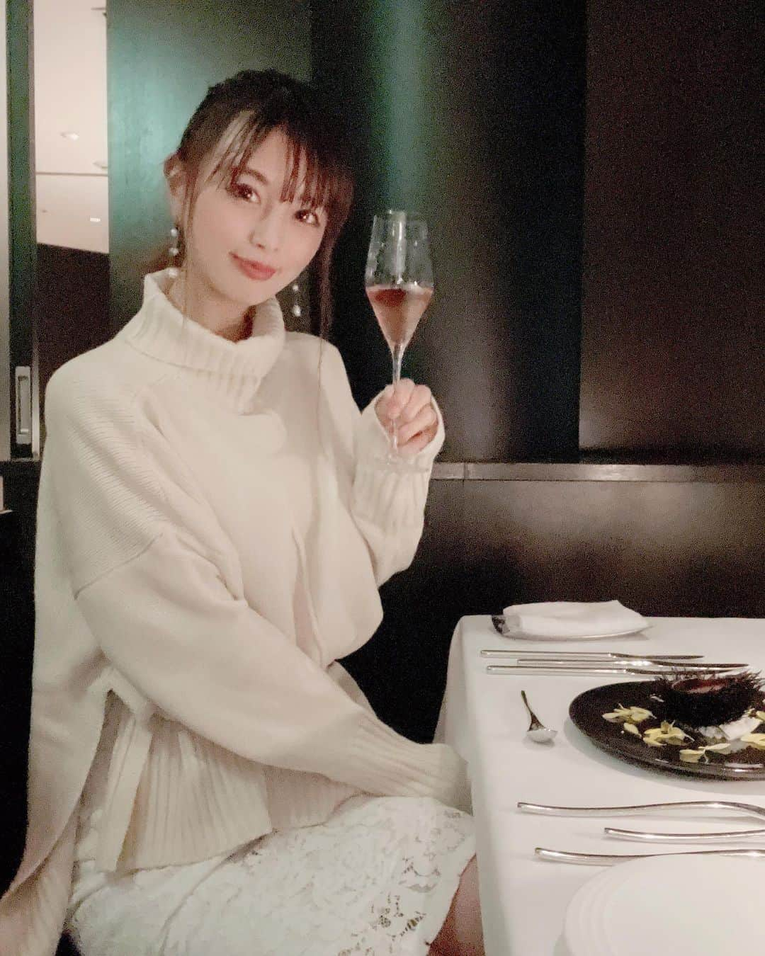 satomiさんのインスタグラム写真 - (satomiInstagram)「🐟🐠🍽 ・ 先日のdinner（@fishbanktokyo_edge ）🥰 汐留シティーセンター41階だけあって景色綺麗すぎました！ ・ 東京タワー、スカイツリー、お台場 一望できます🗼🍾 ・ 雲丹、オマール海老、サーロイン… 好きなものしかない🤤😋 ・  ✼••┈┈┈┈┈••✼ skirt👗→（@saisondepapillon ） 楽天イベント開催日時： 10/31(日) 23:59まで ※タイムセールやcoupon要チェック🔎 ✼••┈┈┈┈┈••✼ ・  デートや記念日にオススメです🍽 ・  #fishbanktokyo #記念日デート　 #記念日ごはん　 #夜景デート　 #夜景ディナー　 #東京タワー夜景　 #夜景の見えるレストラン　 #誕生日ディナー　 #記念日ディナー」10月23日 18時21分 - saatoomii47