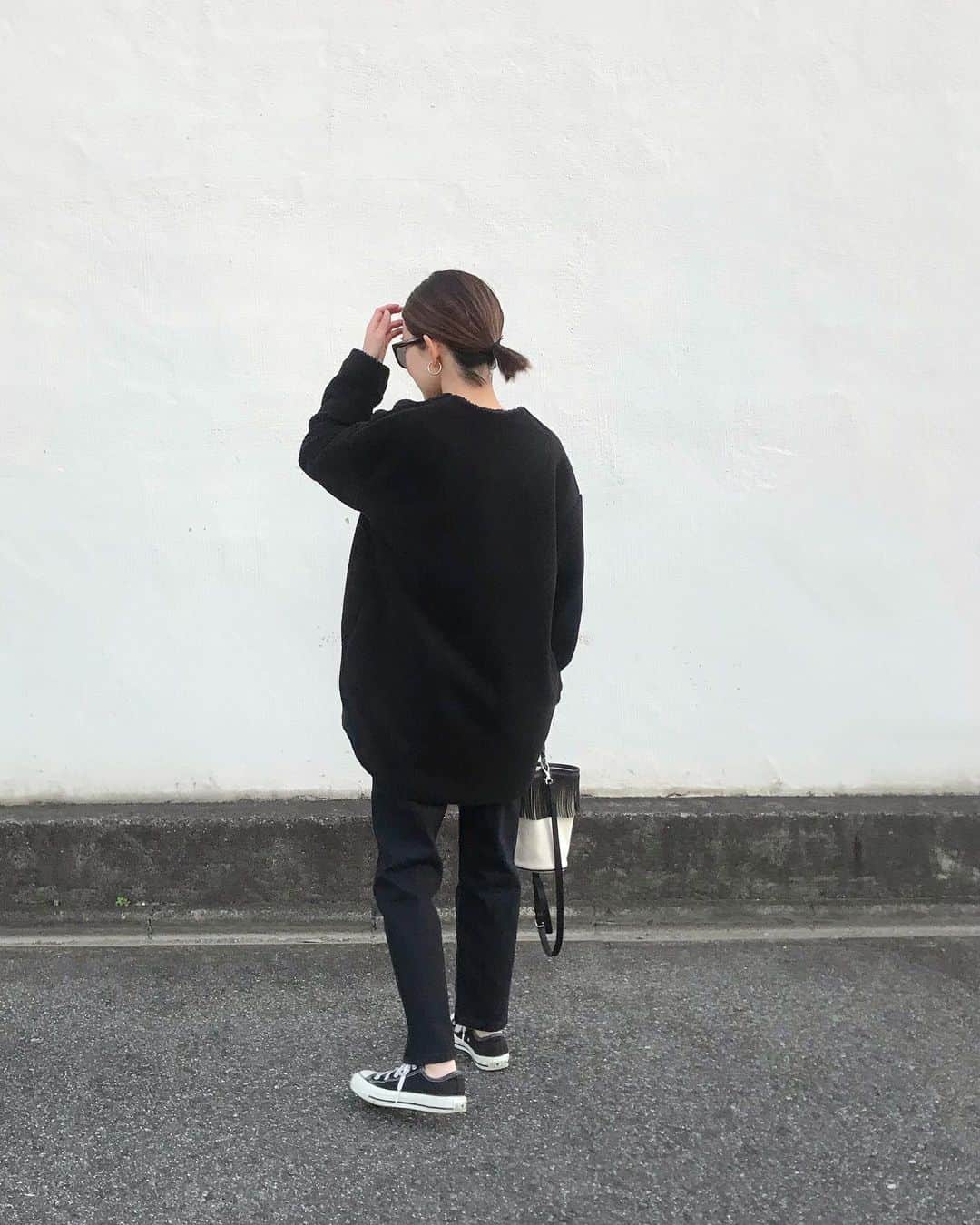 muua777のインスタグラム：「. ⁡ お気に入りのボアアウター！ 本日より受注販売いたします☺️ ⁡ そして　@__as.t とドノバンさんの コラボデニムもぴったり♡ ⁡ このコーデ、ヘビロテ間違いなしだな！！ ⁡ ⁡ outer… @tinoir_xs  inner… #muji denim… @donobanweb」