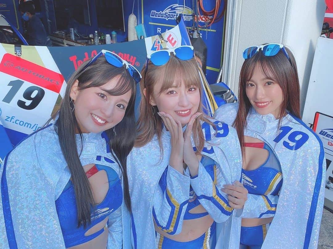 霧島聖子さんのインスタグラム写真 - (霧島聖子Instagram)「SUPER GT Rd.6 AUTOPOLIS 予選日お疲れ様でした！ TGR TEAM WedsSport BANDOH 19号車は本日の予選Q1を国本選手が走行し、 14番手タイムでした！ 明日は14番グリッドからのスタートです‼️ 明日の決勝でもポジションアップを願って 応援宜しくお願いします✨ また今日みたいに冷え込みそうだけど 防寒対策していただいて、 熱い心で一緒に盛り上がろうねꉂꉂ📣  @bandoh_19 @wedssport  #SUPERGT #SGT #wedssportracinggals  #Weds #wedssport #racequeen #RQ #レースクイーン #costume #コスチューム #サーキット #レース #sexy #19号車 #それいけ坂東ちゃん　#tgrteamwedssportbandoh #racingprojectbandoh #オートポリス」10月23日 18時54分 - seiko_kirishima