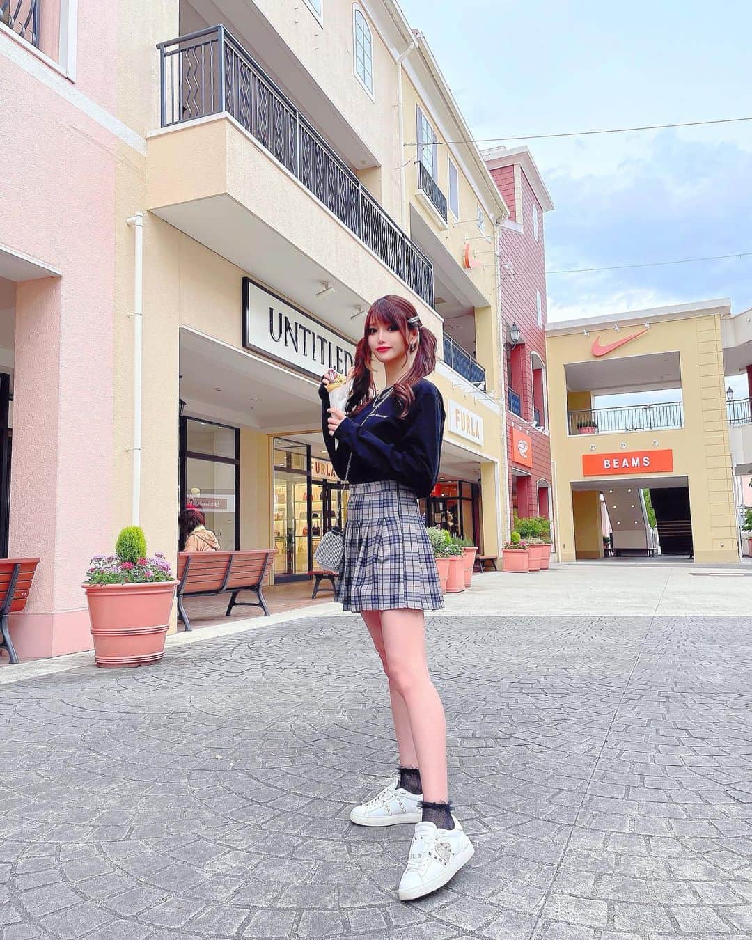 桜咲乃愛さんのインスタグラム写真 - (桜咲乃愛Instagram)「グランピング帰りのコーデ✨🎀  靴以外 @sucredouceur_official だよ💕  スカートはもうすぐ発売🥰♥️ チェックしてね♡♡  ゆみちゃん運転ありがと〜🎀✨  #sucredouceur#コーデ#今日のコーデ #ツインテール#ファッション好きな人と繋がりたい#カジュアルコーデ #アウトレット」10月23日 19時08分 - noasama1101