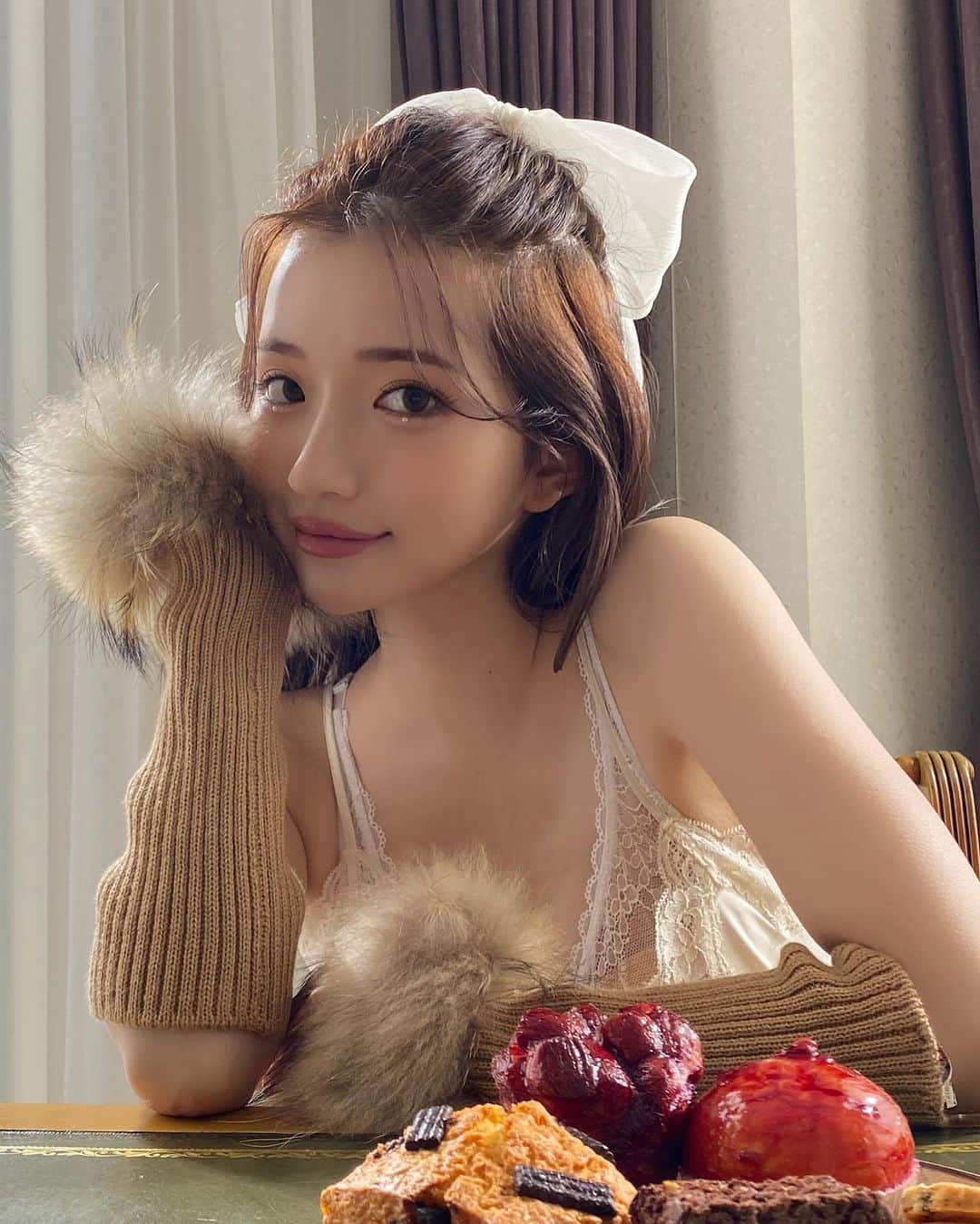 南りほのインスタグラム：「明日初めてファンのみなさんに会える〜🥺💗  ストーリーにも告知したけど、13:00～SHIBUYA TSUTAYAにて開催予定の「Ree: Riho Minami fashion & beauty BOOK」発売イベント🎈  当日券も作っていただけることになりました！ SHIBUYA TSUTAYA 6Fカウンターにて✨  明日会えるの楽しみすぎて今日寝れるかなぁ🤭💗」