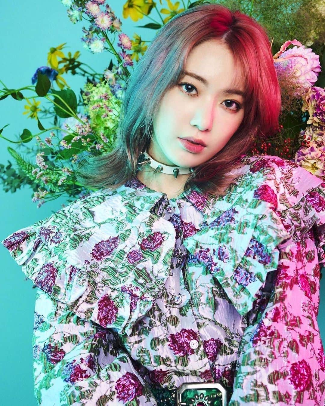 h3artbrak3rsさんのインスタグラム写真 - (h3artbrak3rsInstagram)「Posted @withregram • @ninagawamika  私がディレクションする「Mgirl」 の最新号が本日（10/22）発売です。  表紙は宮脇咲良ちゃん💜 今回は撮影だけでなく、対談もさせてもらいました。 かわいいだけじゃなくて、芯があってかっこいい。尊敬しかないし、私も頑張らなきゃ‼︎と気合が入りました。  そのほか、なにわ男子の道枝駿佑くん、山本舞香ちゃんも撮らせてもらいました！  いいの撮れちゃったので、ぜひチェックしてね😊💕 #mgirl #宮脇咲良  #hkt48 #IZONE #아이즈원 #アイズワン #sakura #宮脇咲良 #미야와키사쿠라 #さくら」10月23日 19時50分 - h3artbrak3rs