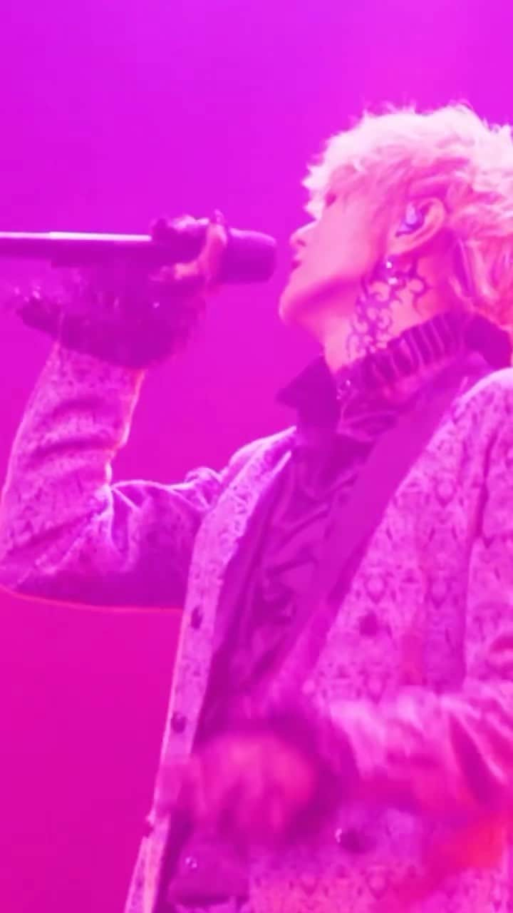 luzのインスタグラム：「luz 5th TOUR -ELEVEN- 「ラブカ？」live ver. 🥀　#luz #歌い手 #live #Ado #柊キライ」