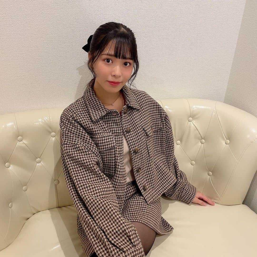 安田桃寧さんのインスタグラム写真 - (安田桃寧Instagram)「. この前のオンラインサイン会のお洋服❤️  セットアップ✨  メンバーがどこのブランドですか？！っていっぱい聞いてきてくれた☺️  安かったのに高見え❤︎❤︎  #セットアップ #ingni」10月23日 20時38分 - peachpeach_o6o8