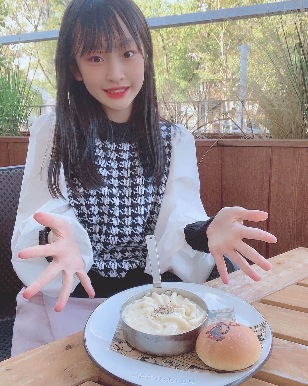 西野心桜さんのインスタグラム写真 - (西野心桜Instagram)「🧀🧀🧀  チーズマカロニと可愛いスヌーピーのパン🍞 最高に美味しかった🤤  #おーえすけー #osk #拡散希望 #名古屋 #アイドル #小6 #12歳 #followme #こころんの成長日記#西野心桜#女子小学生#小学生#js6 #こころんのカフェ巡り #レイヤード久屋大通パーク #久屋大通カフェ #スヌーピーカフェ #スヌーピー #食べすたぐらむ #食べすたグラム」10月23日 20時45分 - o2_cocoro