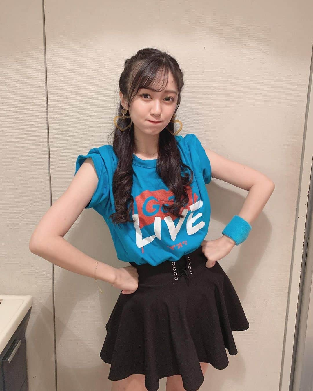 三田萌日香さんのインスタグラム写真 - (三田萌日香Instagram)「メンバーカラーは青だよ💙 . . . . . . . . #japaneseidol #japanesegirl #idol #giri #アイドル #アイオケ #ツアーtシャツ #tシャツコーデ #青」10月23日 21時21分 - _m_m_monika