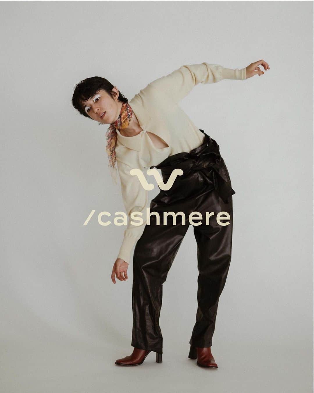 のインスタグラム：「. @wcashmere.official のスナップ企画 【 Snap for 6 people 】をまるっと担当しました💎 . カシミアという素材のこだわりはもちろんですが、 本当〜にどのカラーも可愛い！というのが第一印象だったので今回はカラーをテーマに６名の素敵な皆様に着用いただきました。 ６名の雰囲気が個人的にも大好きなので私服と合わせて自由にコーディネートを組んでいただいたのですが、 何よりもこの企画わたしが1番楽しかった〜🥺です。 . 年齢も職業もバラバラな６名の皆様、 それぞれにちょこっとコメントもいただいております✍️ (お話聞いている時間も楽しかった、、) 是非、公式アカウントにてご覧いただけたら嬉しいです。 . ご協力いただきました皆様、ありがとうございました✨ . @mayamichi @chocochop2 @mariehayashida @k_tachi129 @payacat @ayumi6316  📸 @natsumiito.p 👗 @wcashmere.official  . . はあ〜、洋服って楽しい。好き🥺❣️」