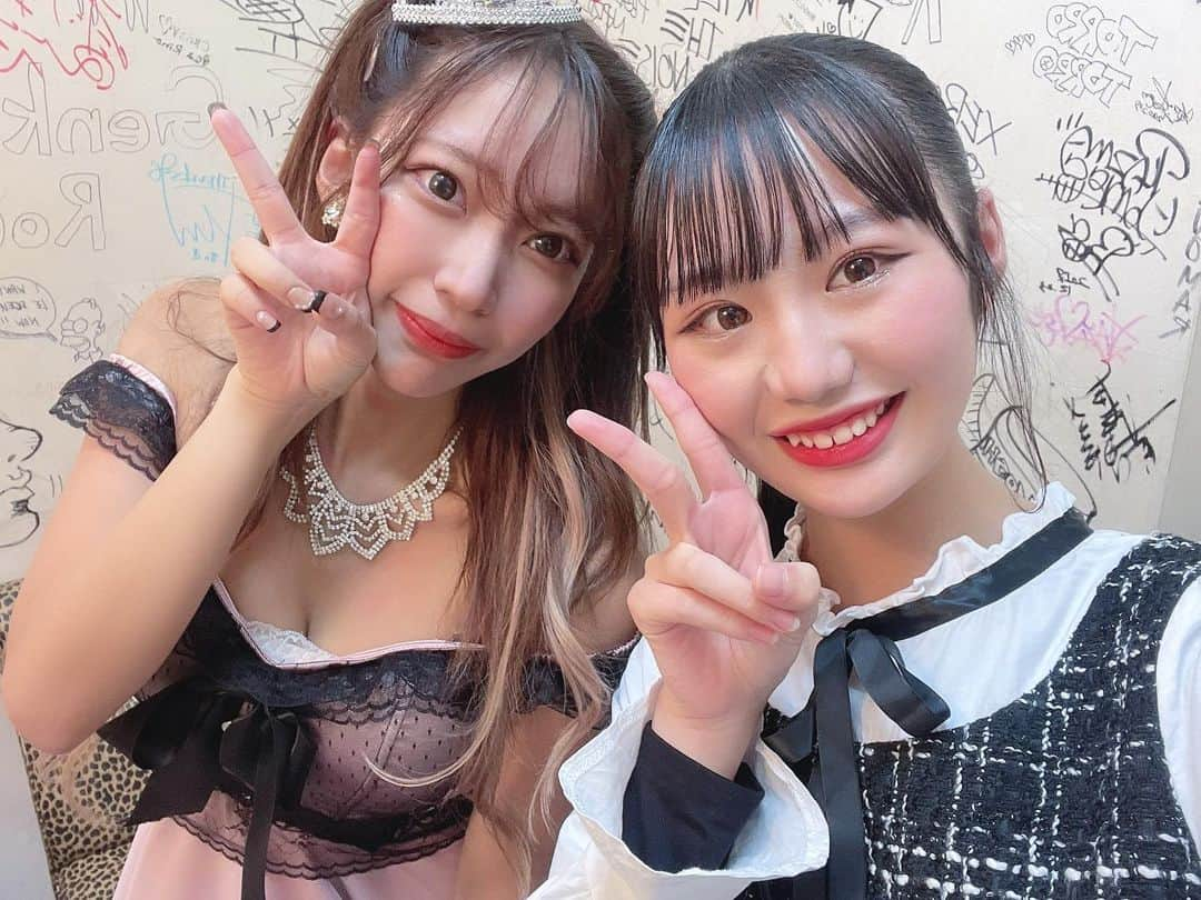 七瀬ななのインスタグラム：「2021.10.23🖤 ⁡ 今日は先輩であるさなちゃんの生誕LIVEにお邪魔しました！！ ⁡ セトリが大好きな曲ばかりで幸せでした♡ ソロはめちゃめちゃ感動して泣けちゃいました😭 ⁡ ドレス姿もめちゃめちゃ似合ってて可愛くて、 レスも最高に嬉しかったです。 ⁡ お写真もありがとうございました🥺🙌🏻  次はりったんさんの生誕LIVE楽しみです🧡  #おーえすけー #osk #osu #名古屋アイドル #アイドル #idol #愛知 #aichi #名古屋 #nagoya #大須 #jc3 #jcブランド #06 #女子中学生 #中学生 #拡散希望 #七瀬なな #なーちゃん #なーちゃんパワー #山本紗愛 #生誕 #誕生祭 #live #ドレス #古参募集 #follow #followme #like4like #f4f」