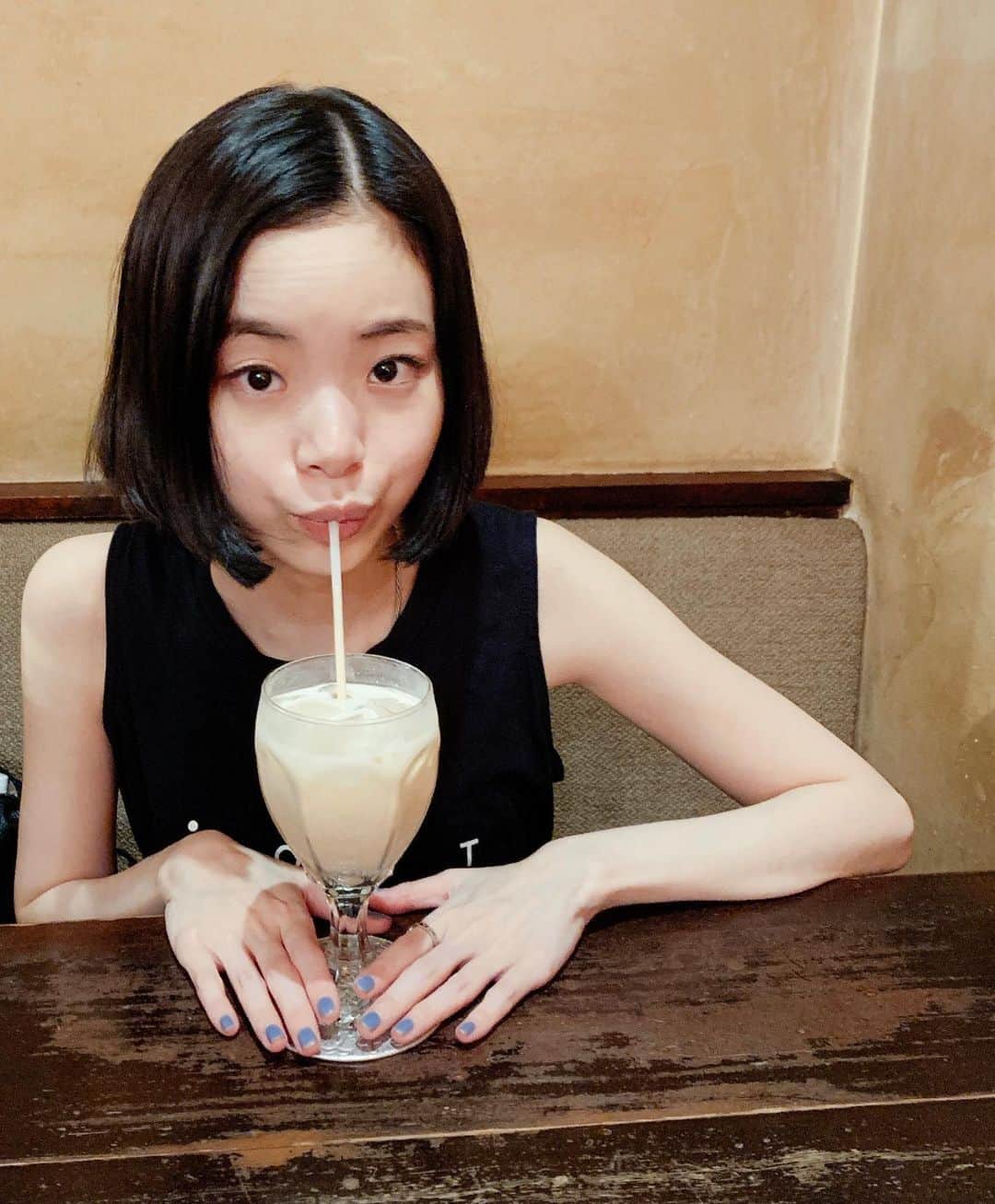 趣里さんのインスタグラム写真 - (趣里Instagram)「趣里です。 ⁡ いまっさんと ずっとずっと楽しみにしていた 新国立劇場バレエ団 「白鳥の湖」を観に行きました。最高峰の芸術でした。 本当に素晴らしく高揚感と幸福感で満ち溢れました。 憧れである米沢唯さん、福岡雄大さん、ダンサーの皆様、スタッフの皆様、素晴らしい舞台をありがとうございました😢✨ ⁡ 年末のくるみ割り人形もとっても楽しみです。 ⁡ エネルギーをたくさん頂いたので、私も皆様に良いお知らせができますよう撮影頑張ります！ ⁡ ⁡ ※写真２枚目３枚目はいつかのいまっさんと打ち合わせ中のものを....季節感なくてすみません！！！！！！ ⁡ #新国立劇場バレエ団 #趣里」10月24日 0時04分 - shuri.and.mg.official
