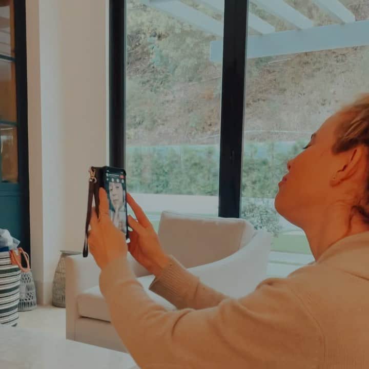 タラ・リピンスキーのインスタグラム：「I miss my two guys. I’m not able to be at Skate America as I have a family matter I need to attend to. Sometimes life just throws things at you and you just gotta roll with the punches. They say hard times make you stronger right?! 💪🏼See you all next week at Skate Canada.」