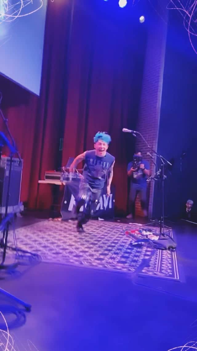 のインスタグラム：「Haha! Nice “finally” seeing you guys #Pittsburgh 😙 #Repost @emi_yumi ・・・ Best thing I’ve ever captured on camera lol been a fan for 19 years and finally got to see @miyavi_ishihara live in #pittsburgh!  #miyavi #concert #jrock」