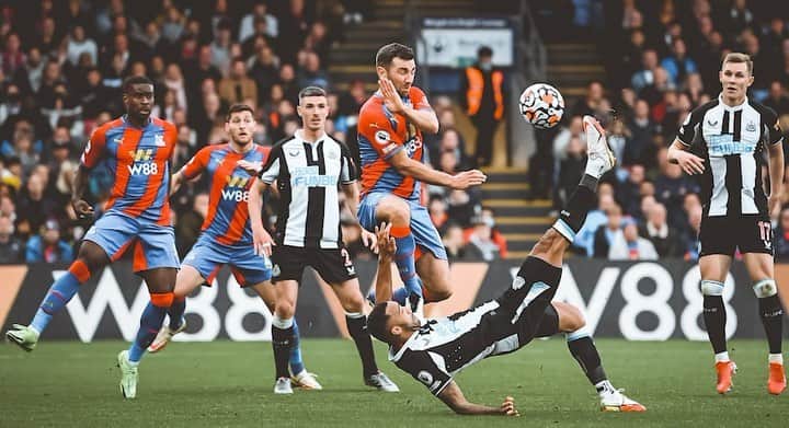 カラム・ウィルソンのインスタグラム：「A point on the board, wasn’t what we wanted but we take the positives and keep it moving! 👌🏽⚽️」