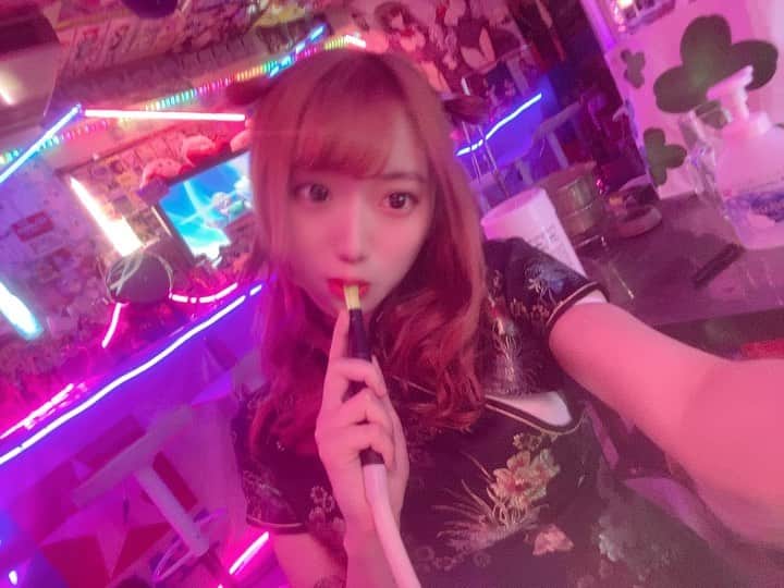 麻衣愛のインスタグラム：「店のチャイナまじで全部胸の部分壊してます今日も19時からぷんお！ 高円寺駅南口から徒歩3分 #ひめかわいい #シーシャ #高円寺で1番えっちでかわいいシーシャ屋さん」