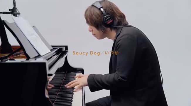 村山☆潤のインスタグラム：「ファーストテイクはいつも緊張感マックス。  大好きな曲を弾けて光栄です。  石原くんは歌も音楽的なところも、人としても、本当に最高な青年。 大好きなボーカリスト☺︎  @saucydog0403  #SaucyDog @the_firsttake  #THEFIRSTTAKE  https://youtu.be/1Ickywa4GBs」