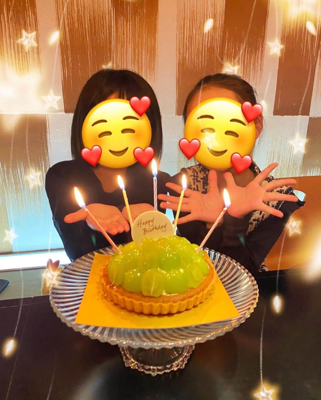 岡部あゆみさんのインスタグラム写真 - (岡部あゆみInstagram)「長女10歳の誕生日🎂💐 子連れに嬉しい個室がある洋食屋さんへ🍴 ⁡ 我が家は皆さんご存知の通り離婚しているけれど 子ども達の親だと言う事は何も変わらない👨‍👩‍👧‍👧頻繁に連絡を取り合い 食事もよくするし 結婚してた時よりもずっと良い関係だと思う✨ ⁡ 昔から娘達の成長をあたたかく見守って下さっている皆様にも本当に感謝の気持ちでいっぱいです💞こんなに大きくなりました👭🏻娘と言うよりは もはや大親友♡」10月24日 10時17分 - ayumi_okabe