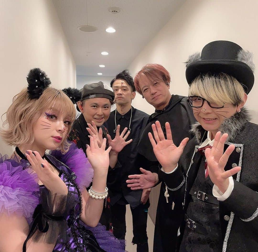 tokuさんのインスタグラム写真 - (tokuInstagram)「22日はガルニデハロパでした🎃  梶原健生 Gt. セキタヒロシ Ba. 早川誠一郎 Dr. 柳田将秀 Mp.  #garnidelia #haloween  #ガルニデハロパ」10月24日 10時34分 - toku_grnd