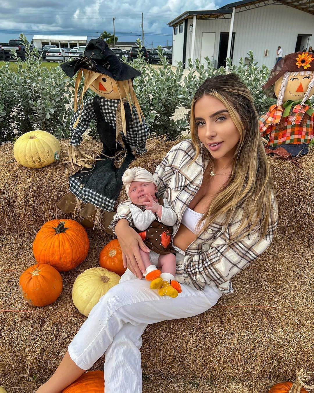 Bruna Rangel Limaさんのインスタグラム写真 - (Bruna Rangel LimaInstagram)「Took my pumpkin to the patch🎃」10月24日 10時53分 - xoobruna