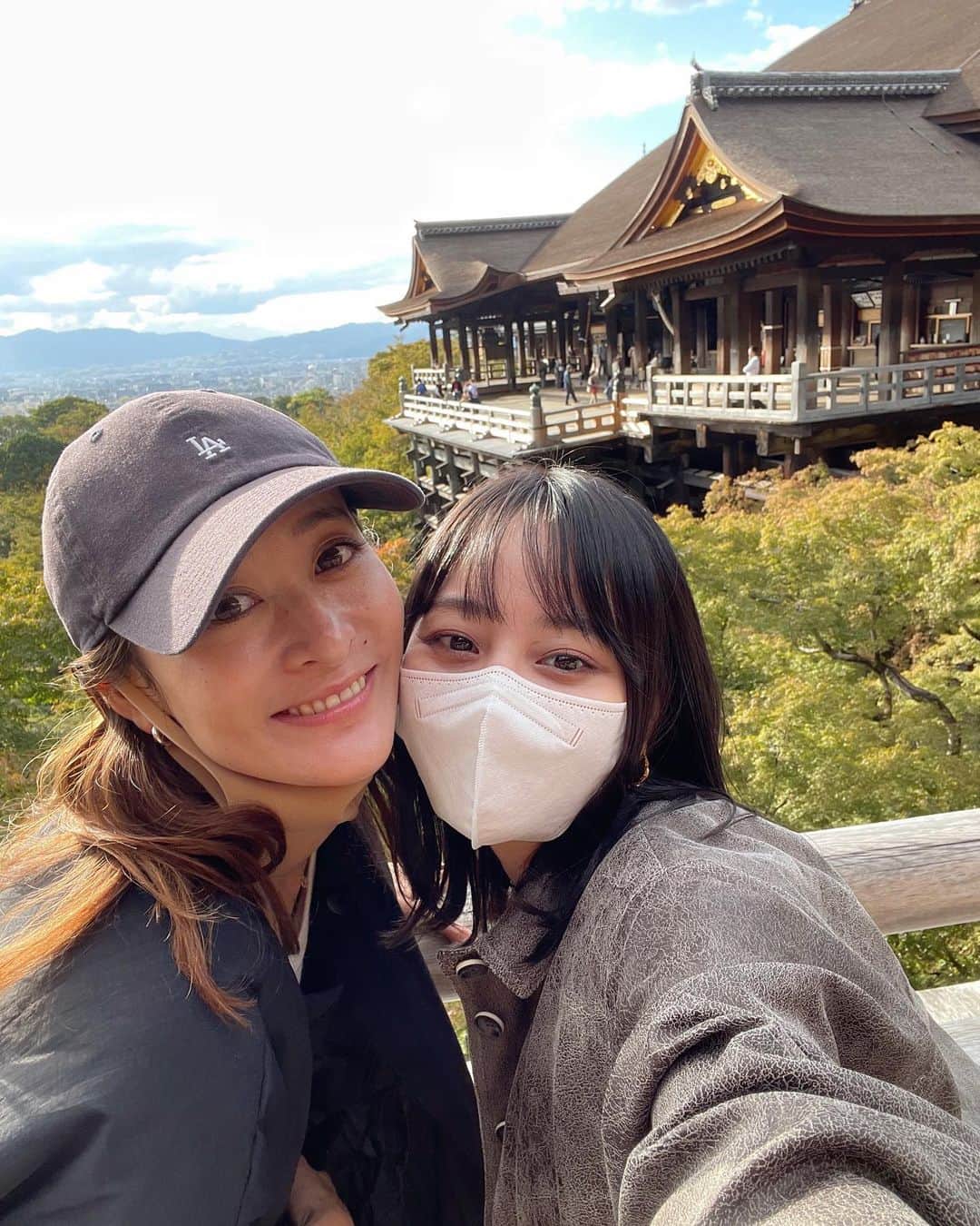 NANAMIさんのインスタグラム写真 - (NANAMIInstagram)「#なんなな旅行 お久しぶりの💕京都と大阪行って たくさんパワーチャージできました！ 安定に楽しすぎてあっという間だった🥺 やっぱり旅行って最高だね〜✨ @ayakanamba  ちゃんいつもありがとうだいすき〜🤍 . @kashiuchi_kadomori  と 念願のとうまにも会えて嬉しかったなぁ 奥さんのバレエ公演に誘ってもらって人生で初めて見させてもらったんだけど本当にすごくて感動した✨ 何より素敵な夫婦すぎて🥺誘ってくれてありがとう〜❤︎ パワーチャージした分また頑張ります💕 #namnana #なんなな」10月24日 11時39分 - nanami023