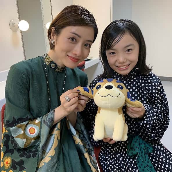 のインスタグラム：「最高のツーショット #石原さとみ さん #そしてバトンは渡された  #稲垣来泉 さん #ツーショット #オフショット #映画 #ショートヘア  #前髪なし #笑顔 #可愛い」