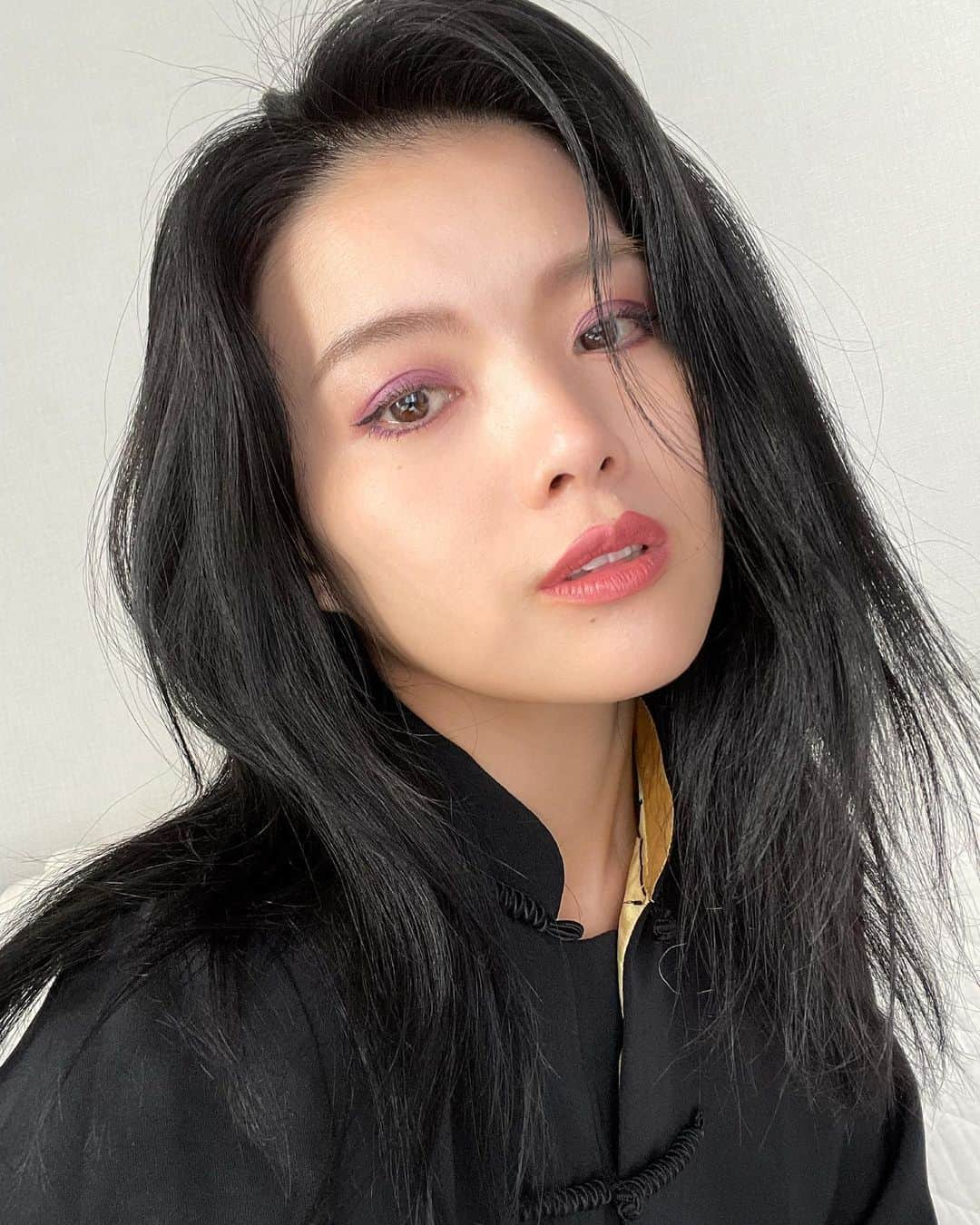 Erieさんのインスタグラム写真 - (ErieInstagram)「@maccosmeticsjapan 💄 macの新作コスメがとても可愛かった❤︎ 紫のシャドウパレットは🎨毎日使いたい💜 パッケージデザインもどれも素敵でした🪄  #MACクリスマスコフレ2021 #MACマジックホリデー2021」10月24日 13時52分 - ____erie____