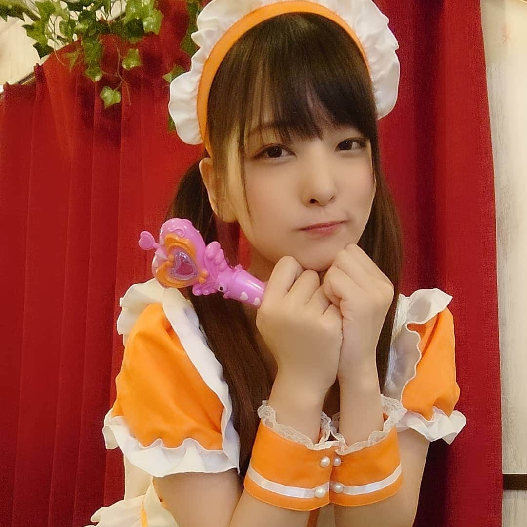 安部未華子のインスタグラム：「. イベント第2部開催中🥺👊 . . . #あべみかこ #ツインテール #メイド服 #腰痛 #カボチャ色 #キラキラハッピーハロウィン #みかん色 #あべみカフェ #南瓜タルト #とりっくおあとりーと」