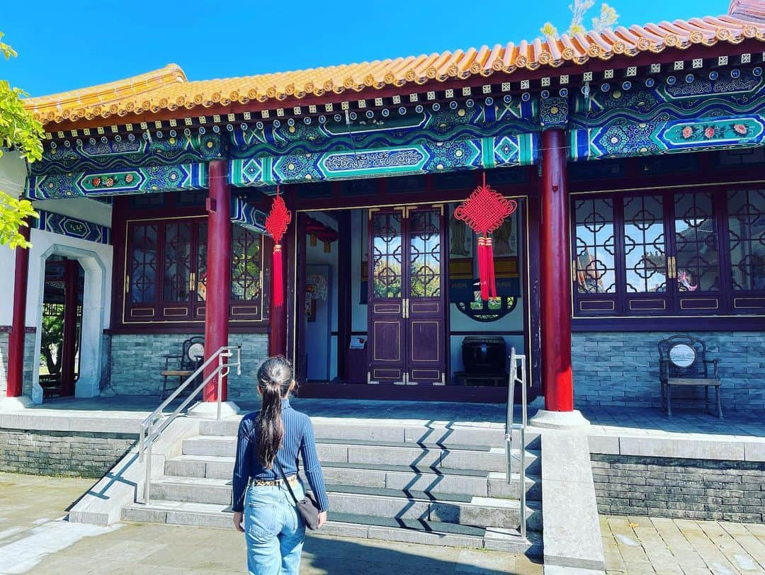 三浦瑠麗さんのインスタグラム写真 - (三浦瑠麗Instagram)「中国式庭園と白兎神社へ。 鳥取は湖が美しいね。」10月24日 14時59分 - lullymiura