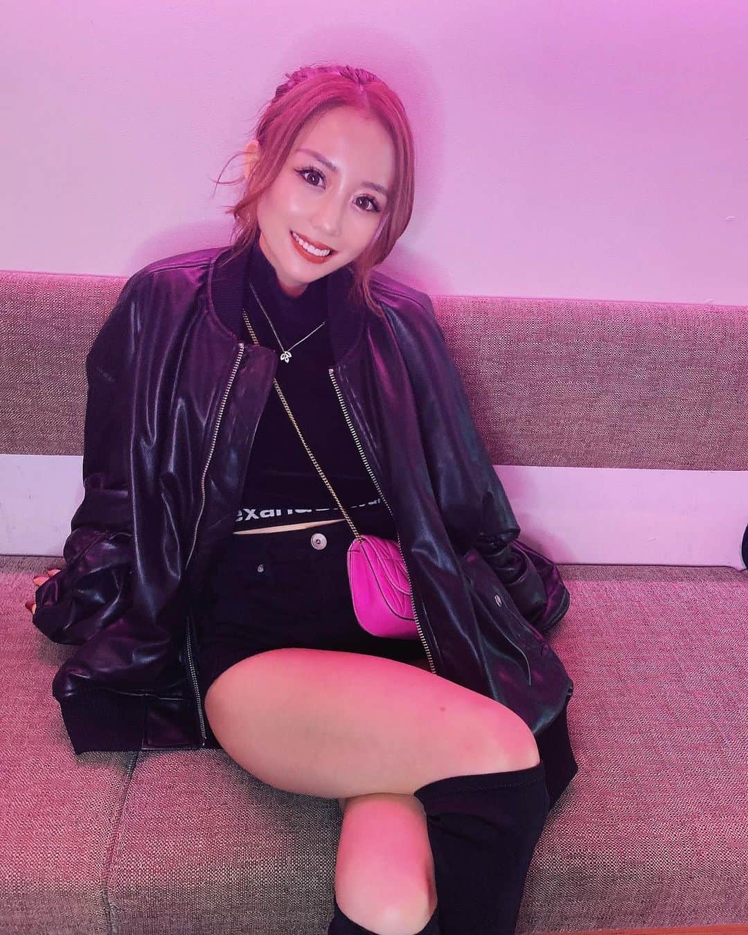 三村亜美のインスタグラム：「・ 昨日の📸💗 大阪で行くシーシャ屋さん @shamba_umeda  内装可愛いしシーシャ美味しすぎ❤︎ ・ ・ 大阪行く前に医療脱毛 @jennyclinic  月一必ず通ってる❤︎医療脱毛なのに安くて通いやすい、そして痛くない早い！予約も取りやすくてスタッフさんも優しくて好き！ ・ ・ ジャケットは @jouetie_official 🖤🖤 #ootd#シーシャカフェ#ジェニークリニック#医療脱毛#全身脱毛#脱毛」