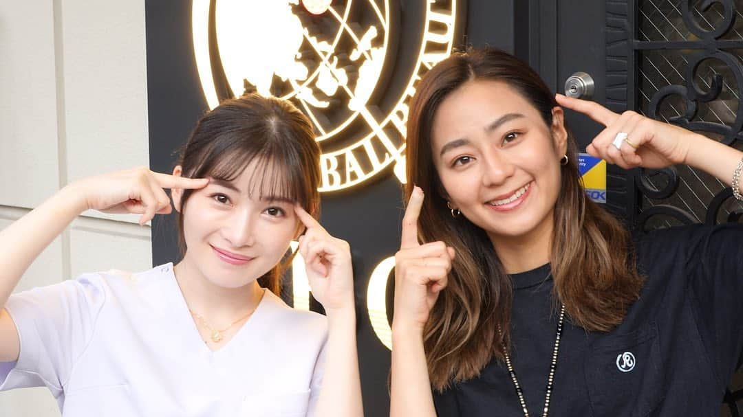 のインスタグラム：「久しぶりの美月💓 眉アートメイクしたい！とリクエスト頂いたので、せっかくなのでYouTubeに納めました🙈💓  一緒に住んでた頃の話とか色々話してたらあっという間だった🥰 緊急事態宣言も明けたし、そろそろ一緒にゆっくりご飯したいな🥺💓  詳しくはプロフィールから是非YouTubeをご覧ください🍀　  https://youtu.be/xK9AOINf0dU  美月ありがとう♡  #眉アートメイク  #youtube  #トレンド眉  #ナチュラル太眉」