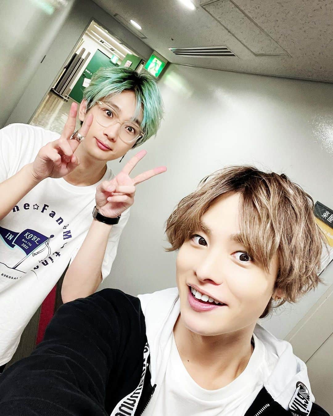 のインスタグラム：「🦒推しの方おまたせしました #生息地が廊下のボイスモンスター #ボイモンゲットしました #目を離すといません #昨日の帰りも俺とほずみんの間にいたはずなのにいつのまにか消えて帰宅してました #ほずみんと2人でいつ消えたのか不思議がる #※幻のボイモン。虚な目で見てきたり大声を発したりするが心優しいボイモン。神谷博士の研究によると最近は面白くなっている。」