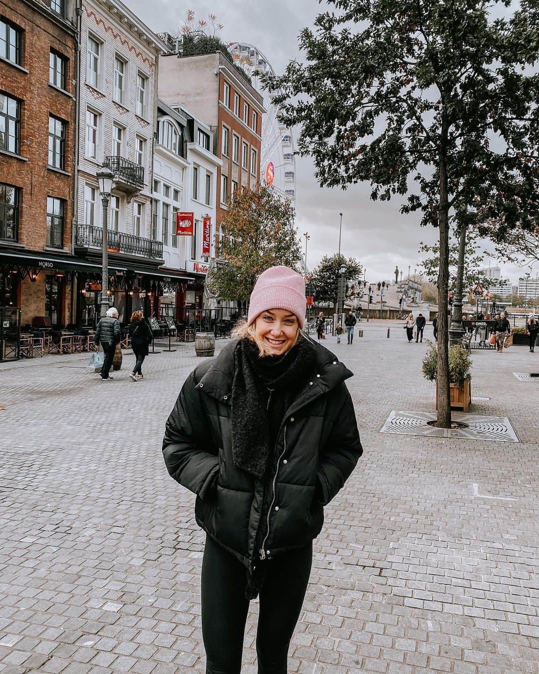 マディソン・ウィルソンのインスタグラム：「Still blows my mind you can jump on a train and be in another country in two hours 🇧🇪」