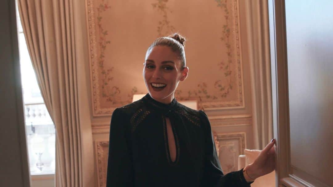 オリヴィア・パレルモのインスタグラム：「@voguehongkong got ready with me for one of the best shows of #PFW last month, @giambattistavalliparis! 👗💃 Love getting dressed with my two favorite things: @giambattistavalli and @oliviapalermobeauty - the perfect combination 🥰⁣ ⁣ 🎬: @schanelb | @sfbcreative ⁣ 💇🏼‍♀️: @benjamin_pinon  💄: @sabrinabmakeup」