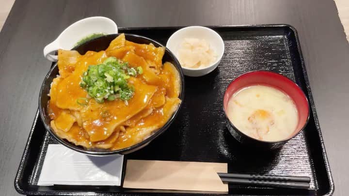林克治のインスタグラム：「南房総市 千倉町 「グルメ村」さんの豚丼！  甘めのタレが美味！  JR千倉駅からすぐ！  オススメです！  #グルメ村 #南房総市 #千倉町 #千倉駅前 #美味杉謙信 #動画編集中 #南房総ラーメンCH」