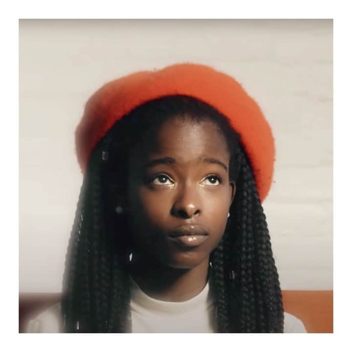 エマ・ワトソンのインスタグラム：「Amanda Gorman set the US on fire at President Joe Biden’s inauguration. She is the country's youngest and first ever youth poet laureate and plans to run for president in 2036. Swipe to watch "Earthrise" ♥️🌎 @amandascgorman」