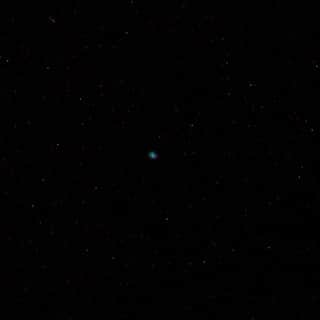 ジェームズ・フェルプスのインスタグラム：「First time seeing (and taking a photo of) Neptune ! I may have slightly geeked out but I'm not ashamed of that. I've mentioned it before but sitting under the stars looking up really has proved to be a great stress buster for me, I'd highly recommend giving it a go, whatever you see you'll never be disappointed.    Did you know- This blue giant is 4.3886 billion km away  It is the furthest plants in our solar system (sorry Pluto)  🚨NERD ALERT🚨 #neptune #SpaceNerd #geek #astrophotography」