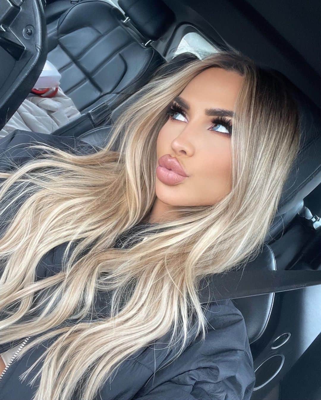 Rosanna Arkleさんのインスタグラム写真 - (Rosanna ArkleInstagram)「Hair of my dreams 💗 thank you @robina_oscaroscarsalons & @armelahairboutique for making my hair goals a reality - Extensions: 1 x packet (100g) 20” in shade P14/22 for 3 x braided weft rows of the most amazing quality Russian hair - Use code Rosanna20 for discount on your new hair extensions 💁🏼‍♀️」11月8日 7時19分 - rosannaarkle