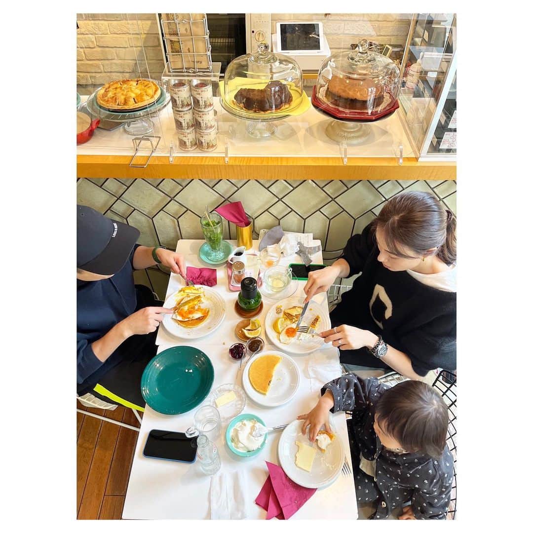 笹川友里さんのインスタグラム写真 - (笹川友里Instagram)「蟹を食べる時のように パンケーキを無心で無言で食べる家族。 APOCのパンケーキはそれ位特別😂  @okawamasako  #apoc #apieceofcake #表参道 #食べかけの画失礼します」11月8日 8時38分 - sasagawayuri