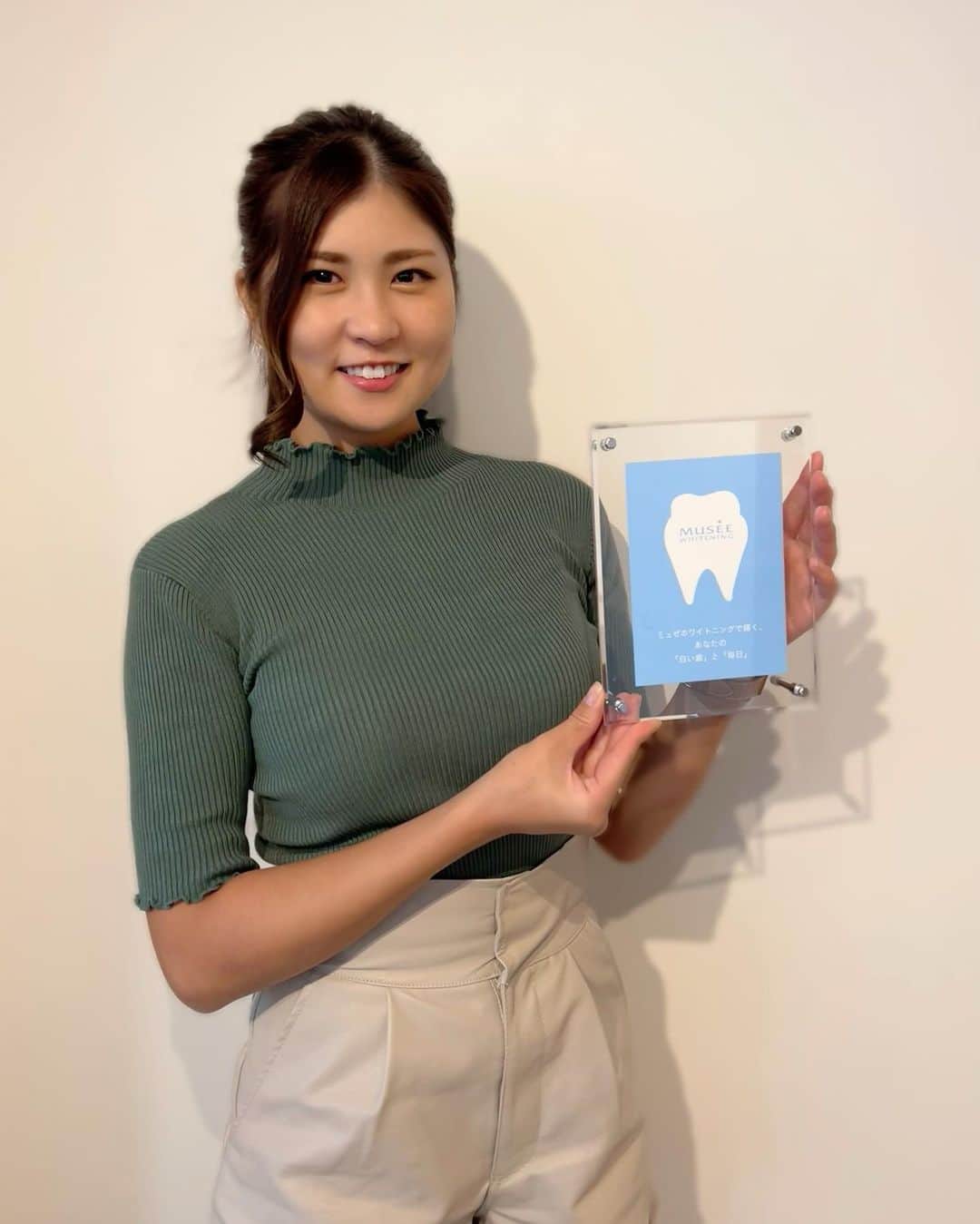 のインスタグラム：「ホワイトニング🦷✨ 西葛西みやした歯科クリニックさんで ミュゼホワイトニング行ってきたよ♫ さらに明るい白さになりました！ 院内とっても綺麗でふかふかのソファでテンション上がった💓  老若男女関係なく、白い歯は大事❣️🤍 ミュゼホワイトニングのLINEお友だち登録すると、 初回の方限定でおトクに受けられるみたい！ ミュゼホワイトニング公式インスタグラムをCHECK！@museewhitening . #まいごるふ#ゴルフ女子#スポーツ女子#ホワイトニング#ミュゼホワイトニング#白いとやっぱり気分がいいね#美活#pr」