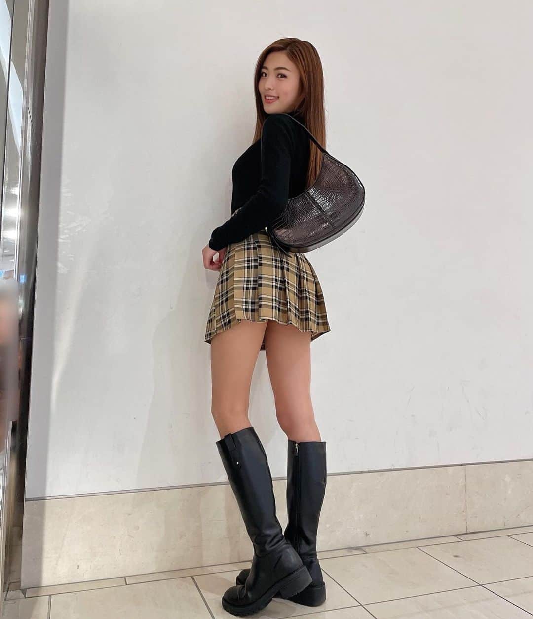 MIYABIのインスタグラム：「おはよう御座います🐣  twice意識したの〜🤭🤣  スカート短すぎてごめんなさいって感じですが、これお気に入りなのっ😌💕  今週も元気に頑張りましょうね✨ えいえいお〜う💪🏼💜」