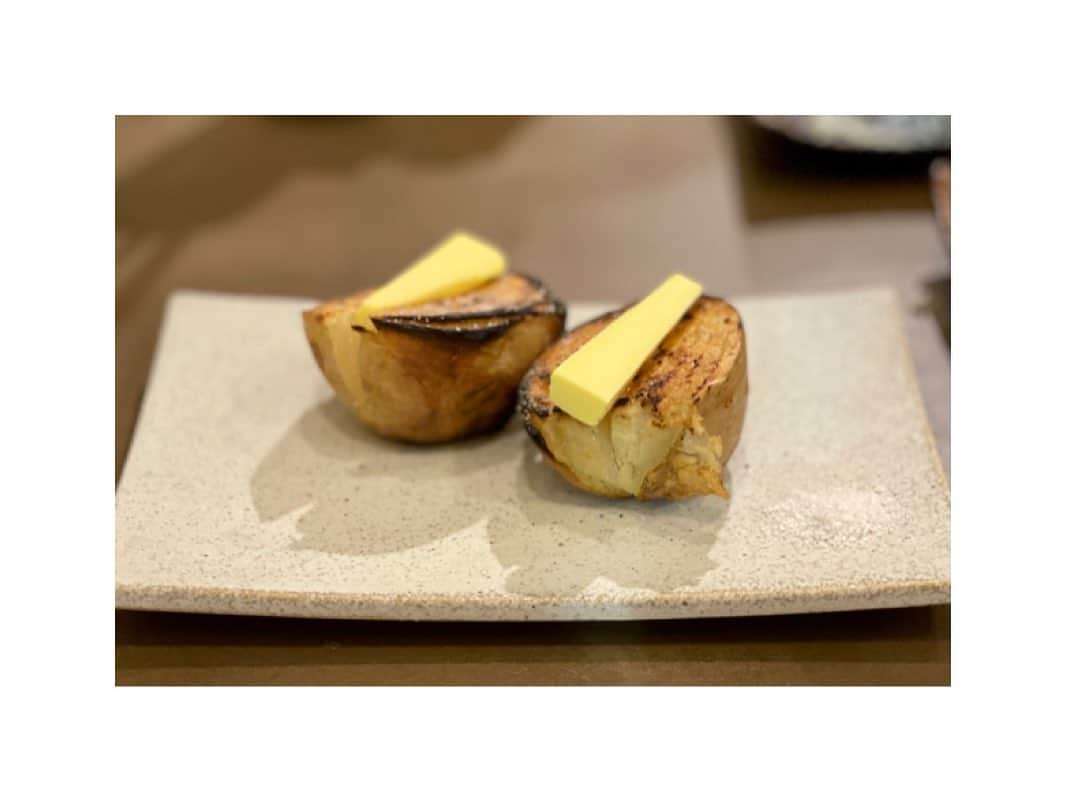 川村亜紀さんのインスタグラム写真 - (川村亜紀Instagram)「じゃがバター🧈 ジャガイモは、じゃがバターもフライドポテトも素揚げも好きです。 久しぶりに友人とのお時間が楽しくて美味しかったです。 ありがとう🤍 ごちそうさまでした。 #potato #potatobutter #🥔 #🍟#tokyogroumet #tastytokyo  #じゃがバター #焼鳥屋さん #東京ごはん #美味しいもの日記 #ごちそうさまでした #🥂」11月8日 10時04分 - _aki1015_