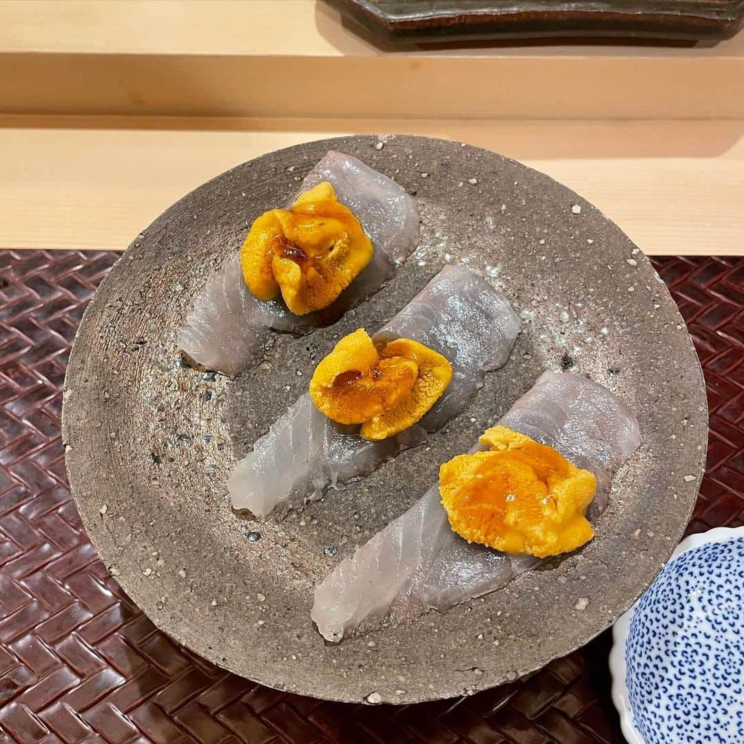 はんなさんのインスタグラム写真 - (はんなInstagram)「鮨 鈴木🍣 . 鮨仲間と鮨会💫  3人とも初訪問だったんだけど 満場一致で美味しいの言葉しか出てこなかった🥰 . 鯵が本当においしくて口の中でとろけた🤤 .   すぐに次の予約をとりました💗 ご馳走様でした！！ .  #時差投稿 #キャバクラ #キャバ嬢 #キャバ #新宿 #歌舞伎町 #六本木 #大阪#水商売 #時差投稿 #シャンパン #ドレス #寿司#鮨 #鮨鈴木 #グルメ#銀座 #銀座グルメ #女子会 #すしすたぐらむ #vancleefarpels  #dinner #instafood #dinner #instagram #instagood #instapic #instalike #followｍe #selfie #fashion#」10月25日 2時26分 - hannna_0708