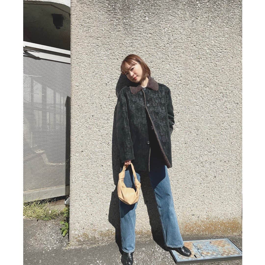 野尻美穂のインスタグラム：「最高な秋晴れ！ という事でちょー軽量アウターデビュー。 リバーシブルなのにめちゃくちゃ軽いの最高。 デニムはwai+だよ☺️」