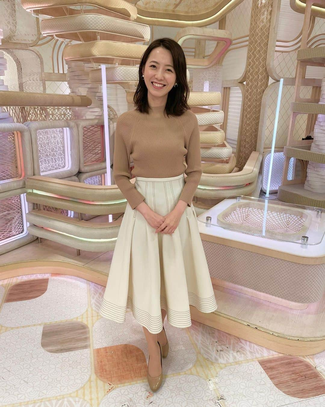 フジテレビ「プライムニュース イブニング」さんのインスタグラム写真 - (フジテレビ「プライムニュース イブニング」Instagram)「季節の変わり目です。 コートやマフラーを用意するなど、冬支度を始めてはいかがでしょうか？  きょうもイット！weekendごらんいただきありがとうございました。  内田嶺衣奈 @marella_japan @sanki.press   佐久間みなみ #Ameri @amerivintage #お世話や @osewaya_official  #内田嶺衣奈 @reina.uchida #奥寺健 @fujitv_announcer #永尾亜子 @ako_nagao #佐久間みなみ @sakuma_minami #フジテレビ #アナウンサー #ニュース」10月24日 18時30分 - livenews_it