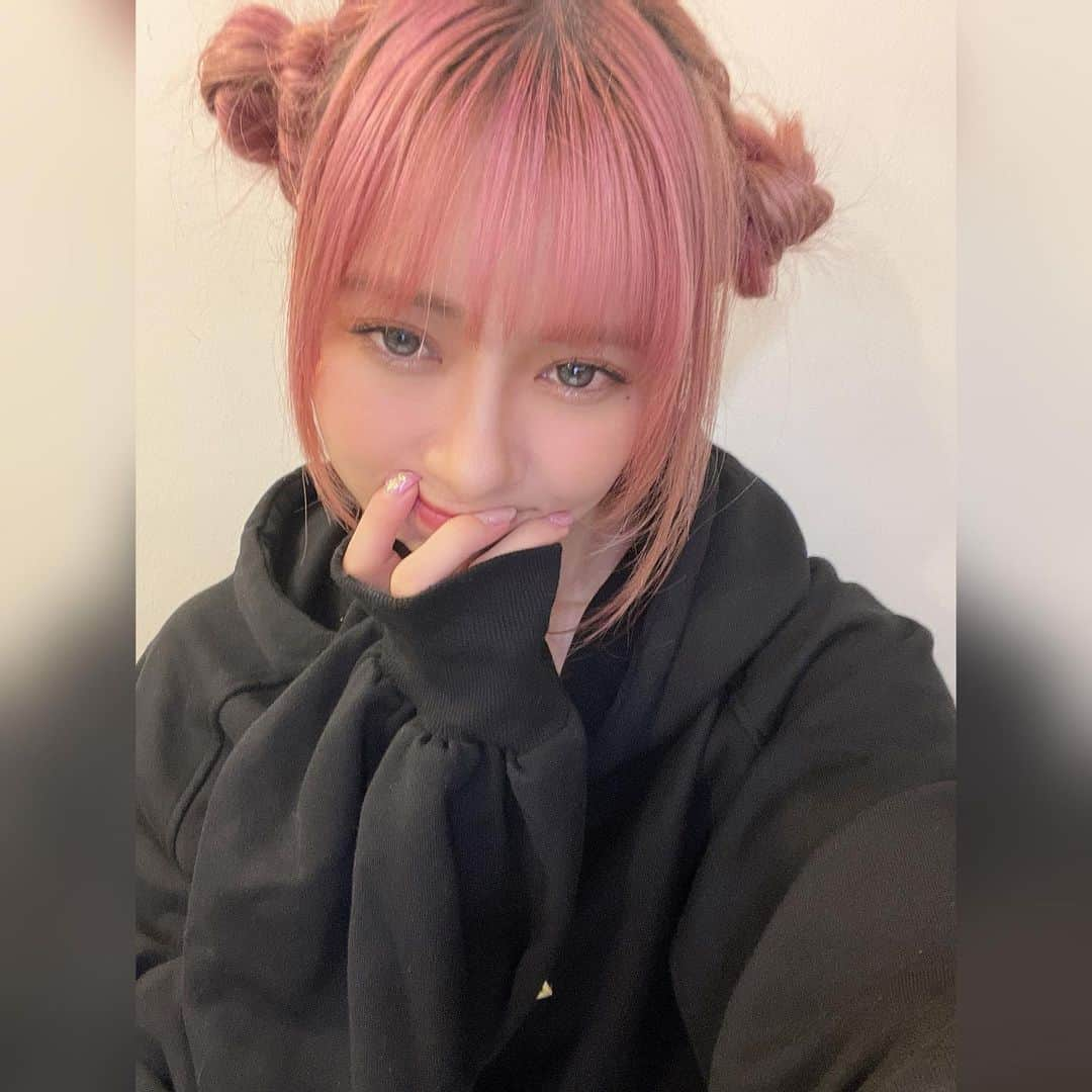 生田衣梨奈さんのインスタグラム写真 - (生田衣梨奈Instagram)「トガヒミコちゃんに憧れて この髪型にしたけどピンクやけん難しい🥲 ⁡ やっとトガちゃん出てきた笑 好き✊🏻💓 ⁡ 2月にあるヒロアカの一番くじのフィギュア 全部GETしたいなぁ。。。 ⁡ どんな個性が欲しい？  #morningmusume21 #モーニング娘21#helloproject  #えりぽんかわいい #生田衣梨奈のVSスポーツ  #ELEYVSGOLF #生田衣梨奈 #Rady #僕のヒーローアカデミア #トガヒミコ #トガちゃん #ヘアアレンジ #3期の途中までで終わってる笑 #2月の1番くじのフィギュア全部ほしい #ワンフォーオール」10月24日 18時51分 - erina_ikuta.official