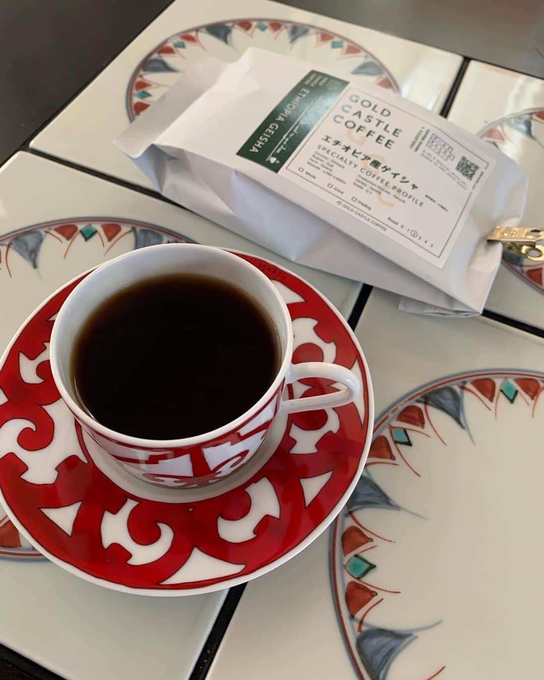 神谷麻美さんのインスタグラム写真 - (神谷麻美Instagram)「#ゲイシャコーヒー のんでリラックス🥰☕💭💕✨  #ゲイシャ 良い香りで、とても美味しい〜🥰☕️💕✨  #ゴールドキャッスルコーヒー ☕ #スペシャルティコーヒー  #コーヒー  #家コーヒー #ゲイシャ種 #エチオピア産」10月24日 19時41分 - asamice428