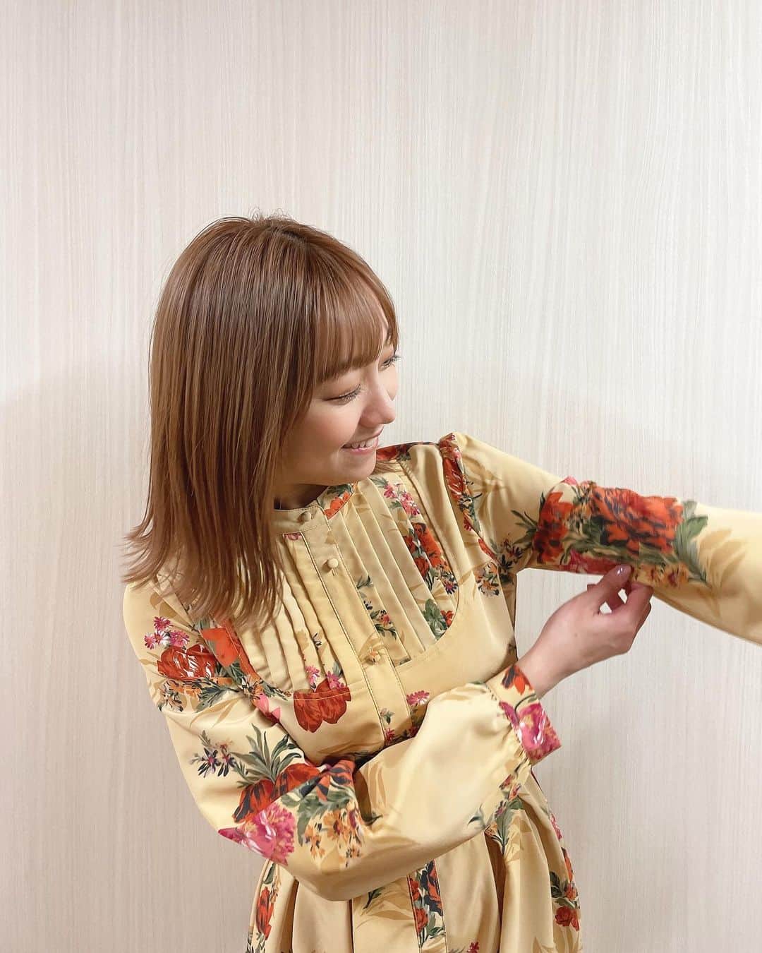 須田亜香里さんのインスタグラム写真 - (須田亜香里Instagram)「ここ数日の衣装ずらり🧡💖💝 バイキングさんではもうお誕生日をお祝いしていただき、いよいよだなぁと実感。 歳を重ねるにあたって、心の準備は全然できてないけど、やっぱりお祝いしていただくと嬉しいね🥺  #須田亜香里衣装 #バイキングmore #tvタックル  #abema的ニュースショー」10月24日 19時46分 - akarisuda