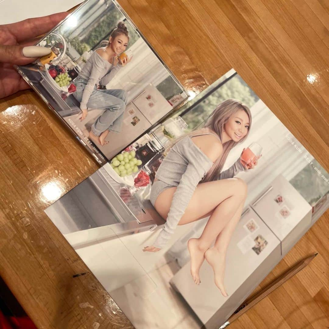 倖田來未さんのインスタグラム写真 - (倖田來未Instagram)「. 本日もレコーディングしてましたよー！！ なんか、秋ってよくレコーディングしてるイメージやわー笑 早くみんなに、聞いてほしいです！！ ⁡ そして、ベストアルバムサンプルが完成しまして、今夜その中から、新しく歌い直したキューティーハニーが配信になります！！ ⁡ ライブで昔やらせていただいていたバージョンのリテイクです！ ⁡ ぜひ、あの頃ライブに来ていただいた方は、思い出しながら聞いていただけたらなぁと思います！！ ⁡ #blackcherry #tour #2007年 #懐かしい #キューティーハニー #diesel #adidas #fila #fashion #ootd #kodakumi #倖田來未」10月24日 20時17分 - kodakumi_official