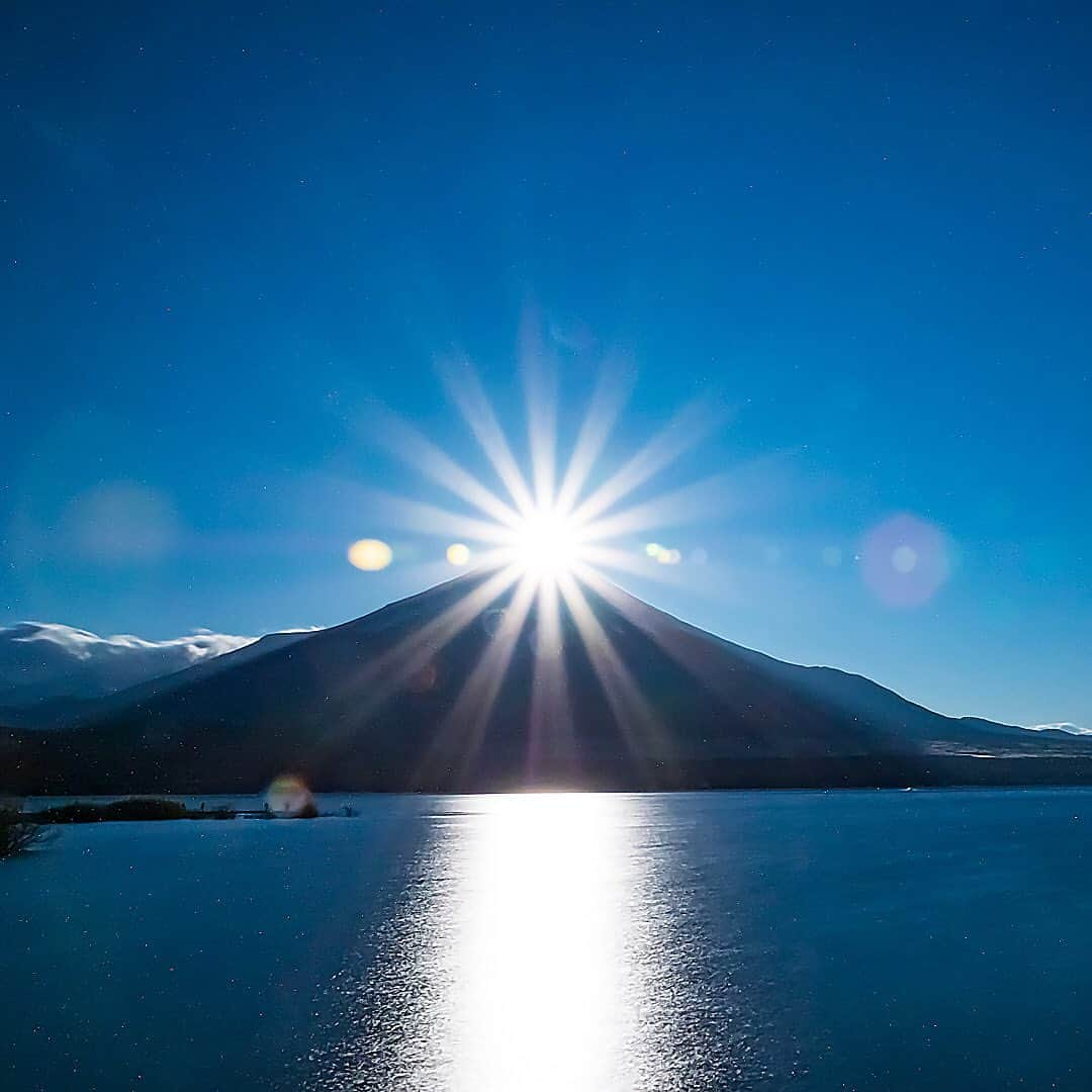 tomohiro koshikaさんのインスタグラム写真 - (tomohiro koshikaInstagram)「#retrip_yamanashi  #ダイヤモンド富士  #富士山🗻  #山中湖交流プラザきらら  #山梨県  #tokyocameraclub #yourshotphotographer #snaplace #retrip_nippon #photo_travelers #landscapealma #landscape_love #landscapephotographymagazine #_thisisjapan #icu_japan_ #beautifuleview  #風景画像 #日本の風景🇯🇵 #絶景ジャパン  #日本の風景写真  #日本の風景を世界へ #風景写真が好きな人と繋がりたいたい #風景写真を撮るのが好きな人と繋がりたい」10月24日 20時14分 - tomohiro_koshika