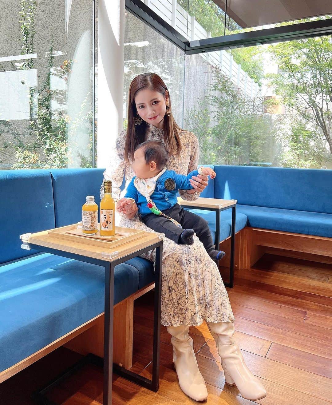 得あゆさんのインスタグラム写真 - (得あゆInstagram)「今日のコーデ🤍(リアルタイムめっちゃ奇跡。笑)  one-piece : @tocco_closet 🤍 再販してたよ！可愛すぎて人気すぎる🥺💓  そして初めて店舗に💓　@wrium_jp 🤍 赤ちゃん用品、ベビーカーの種類が豊富！ 海外メーカーのものも実際見る事ができるよ！ ベビー服も本当に可愛い🥺👶🏻💓 関西の方ぜひ遊びに行ってみてね🥰  ・ ・ ・ ・ ・ ・ ・ ・ ・ ・ ・ ・ ・ ・ ・ ・ ・ #ワンピ#ワンピース#大人ワンピ#大人可愛い#大人コーデ#花柄#秋服#秋コーデ#ブーツ#ロングブーツ#ベージュコーデ#産後#子育てママ#ママコーデ#ママファッション#赤ちゃん用品#お買い物#芦屋#主婦#ベビーカー#ベビー服#ベビー用品#秋服コーデ#男の子ママ#beige#onepiece#tocco#トッコクローゼット#トッコ#toccocloset」10月24日 20時26分 - tokuayu819