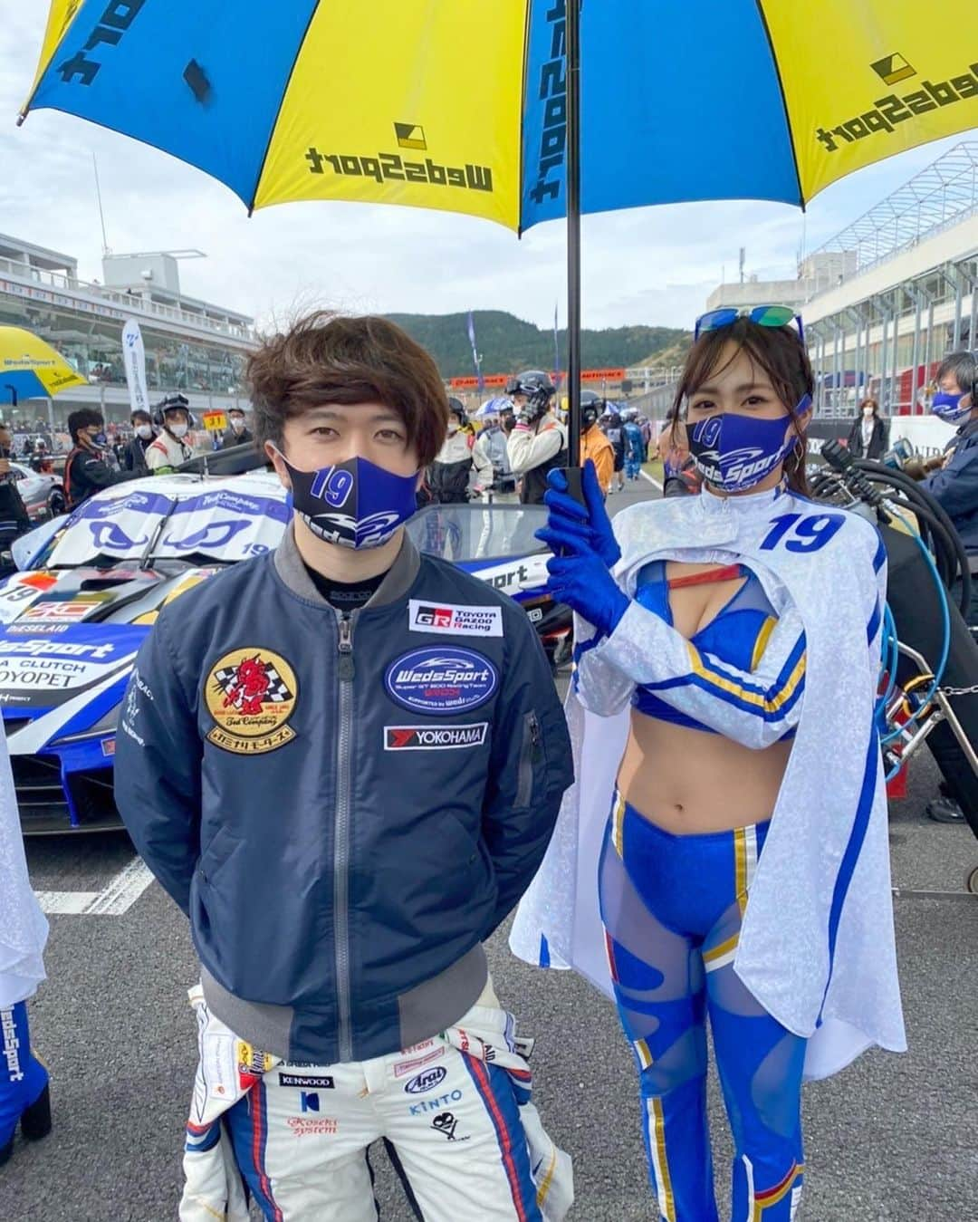 霧島聖子さんのインスタグラム写真 - (霧島聖子Instagram)「2021 AUTOBACS SUPER GT Round6  AUTOPOLIS GT 300km RACEお疲れ様でした✨ 19号車は14番手のスタートから 最終的に1つポジションをあげ 13位でチェッカーを受けました🏁 寒い中オートポリスにご来場下さって、 そしてTGR TEAM WedsSport BANDOHへの 応援有難うございました‼️ 今日の決勝は上位の順位変動が激しく 予想外の連続でしたね…！手に汗握りました！  次戦は今シーズン2度目のもてぎでの開催です！ あの時の表彰台の感動を再び見られますように🙏 残り2戦。勝利目指して引き続き応援宜しくお願いします！  今日は冷え込んだので手袋着用しました！ コスチュームと同じ素材なんだよ🤩 @bandoh_19 @wedssport  #SUPERGT #SGT #wedssportracinggals  #Weds #wedssport #racequeen #RQ #レースクイーン #costume #コスチューム #サーキット #レース #sexy #19号車 #それいけ坂東ちゃん　#tgrteamwedssportbandoh #racingprojectbandoh #オートポリス #レース結果」10月24日 20時42分 - seiko_kirishima