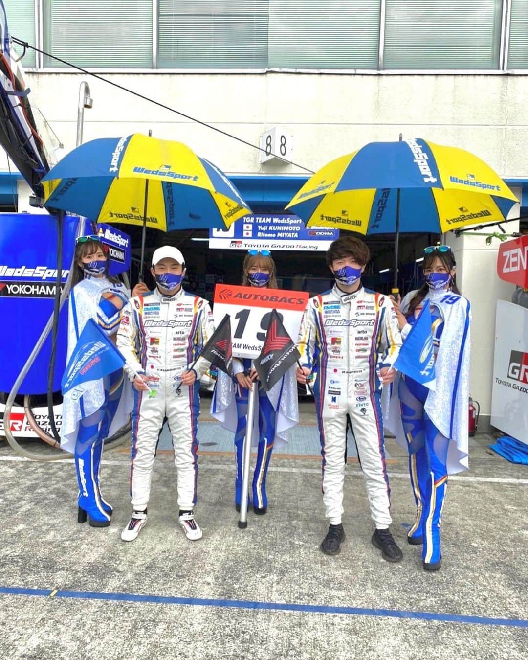 霧島聖子さんのインスタグラム写真 - (霧島聖子Instagram)「2021 AUTOBACS SUPER GT Round6  AUTOPOLIS GT 300km RACEお疲れ様でした✨ 19号車は14番手のスタートから 最終的に1つポジションをあげ 13位でチェッカーを受けました🏁 寒い中オートポリスにご来場下さって、 そしてTGR TEAM WedsSport BANDOHへの 応援有難うございました‼️ 今日の決勝は上位の順位変動が激しく 予想外の連続でしたね…！手に汗握りました！  次戦は今シーズン2度目のもてぎでの開催です！ あの時の表彰台の感動を再び見られますように🙏 残り2戦。勝利目指して引き続き応援宜しくお願いします！  今日は冷え込んだので手袋着用しました！ コスチュームと同じ素材なんだよ🤩 @bandoh_19 @wedssport  #SUPERGT #SGT #wedssportracinggals  #Weds #wedssport #racequeen #RQ #レースクイーン #costume #コスチューム #サーキット #レース #sexy #19号車 #それいけ坂東ちゃん　#tgrteamwedssportbandoh #racingprojectbandoh #オートポリス #レース結果」10月24日 20時42分 - seiko_kirishima